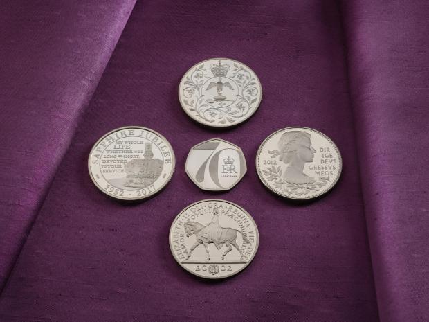 Thurrock Gazette: Royal Mint unveil commemorative 50p for Queen’s Platinum Jubilee (The Royal Mint)