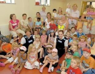 PCSOs Jackie Ball and Stacie Williams with the toddlers at the Beacon Centre